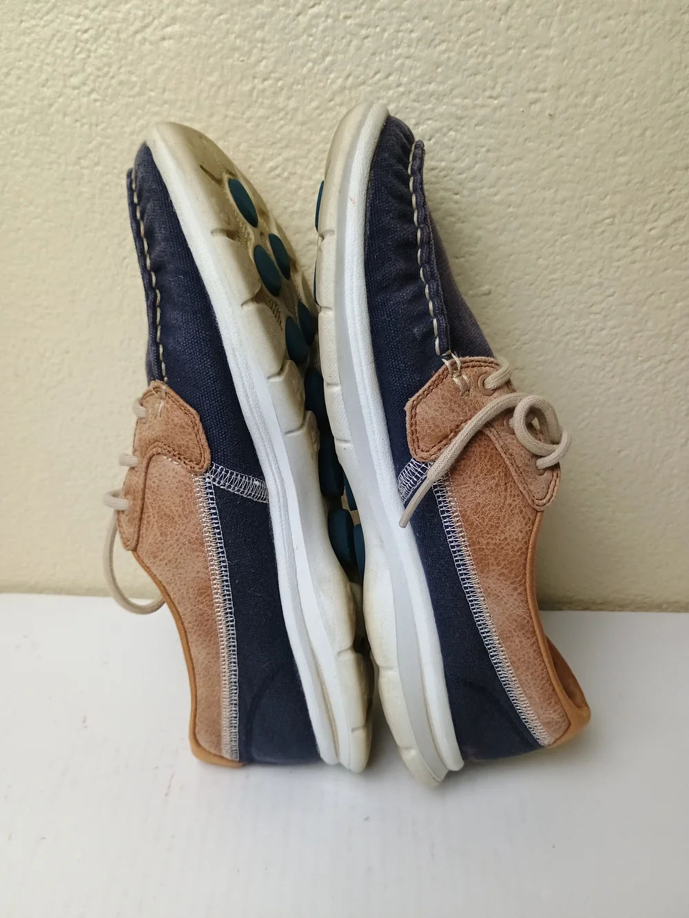 Skechers 9 Go Step Seashore Two-Tone Navy/Brown Canvas Boat-Style Athletic Shoes